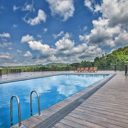 Oak Ray Regency Hotel Kandy Exterior photo