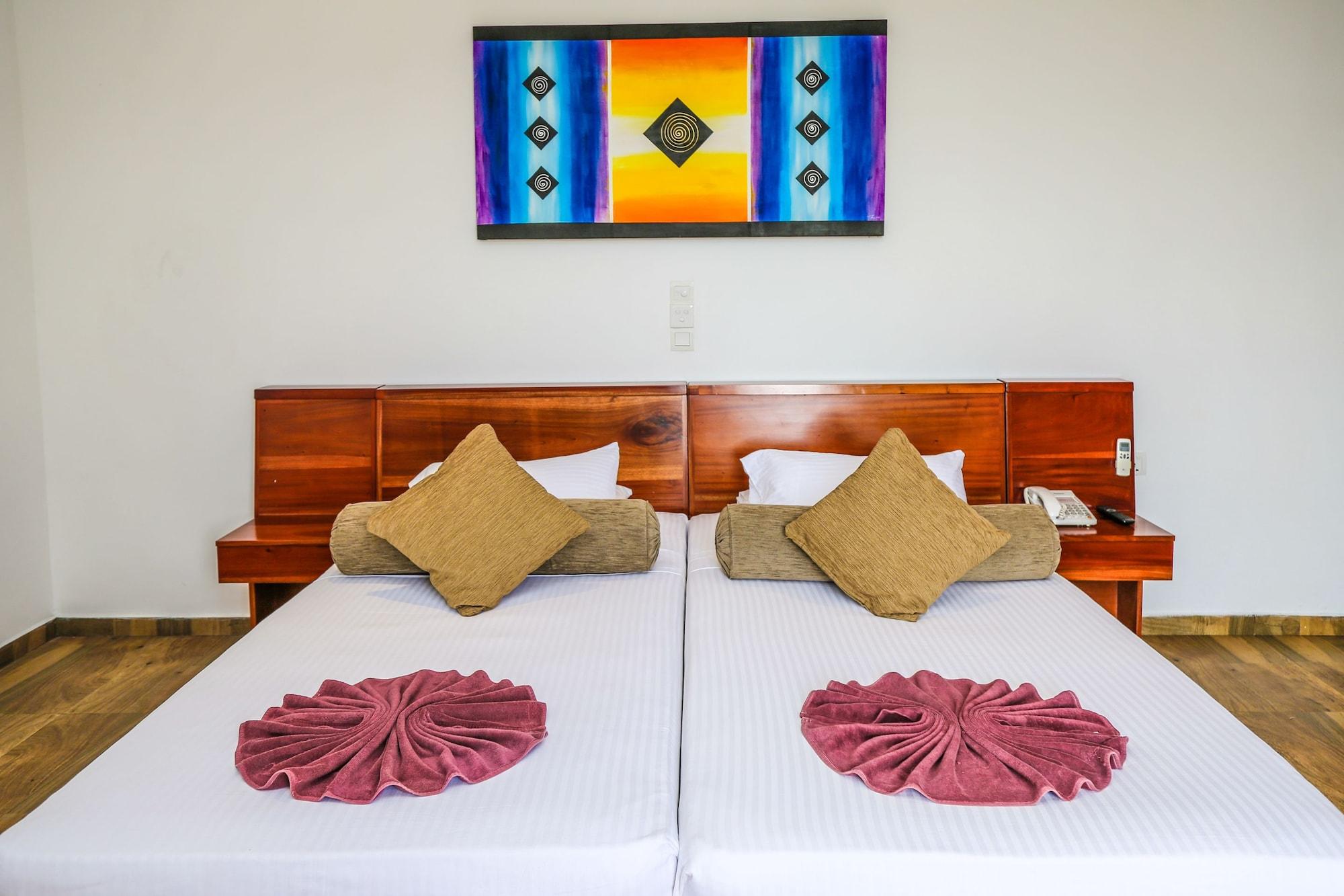 Oak Ray Regency Hotel Kandy Exterior photo