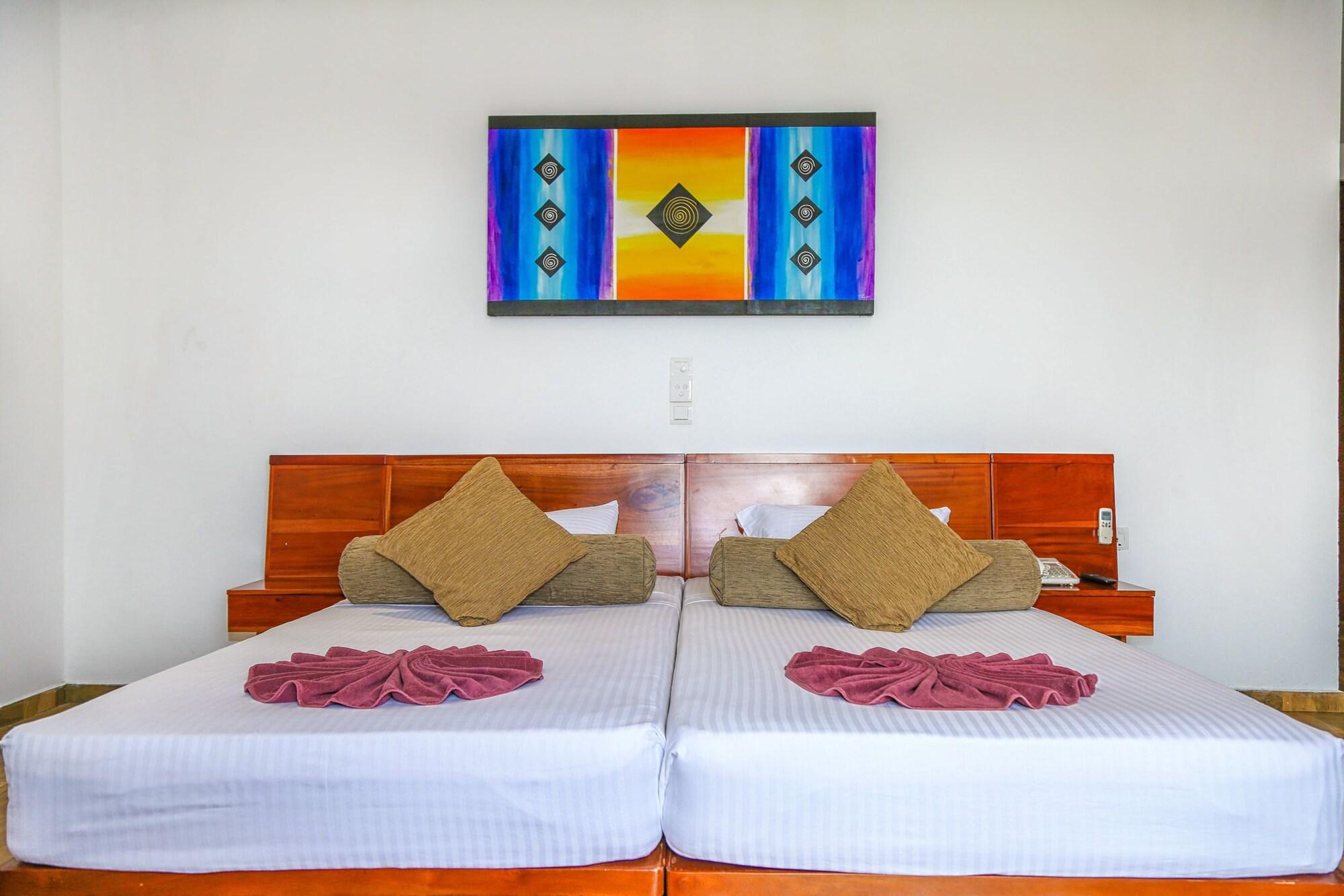 Oak Ray Regency Hotel Kandy Exterior photo