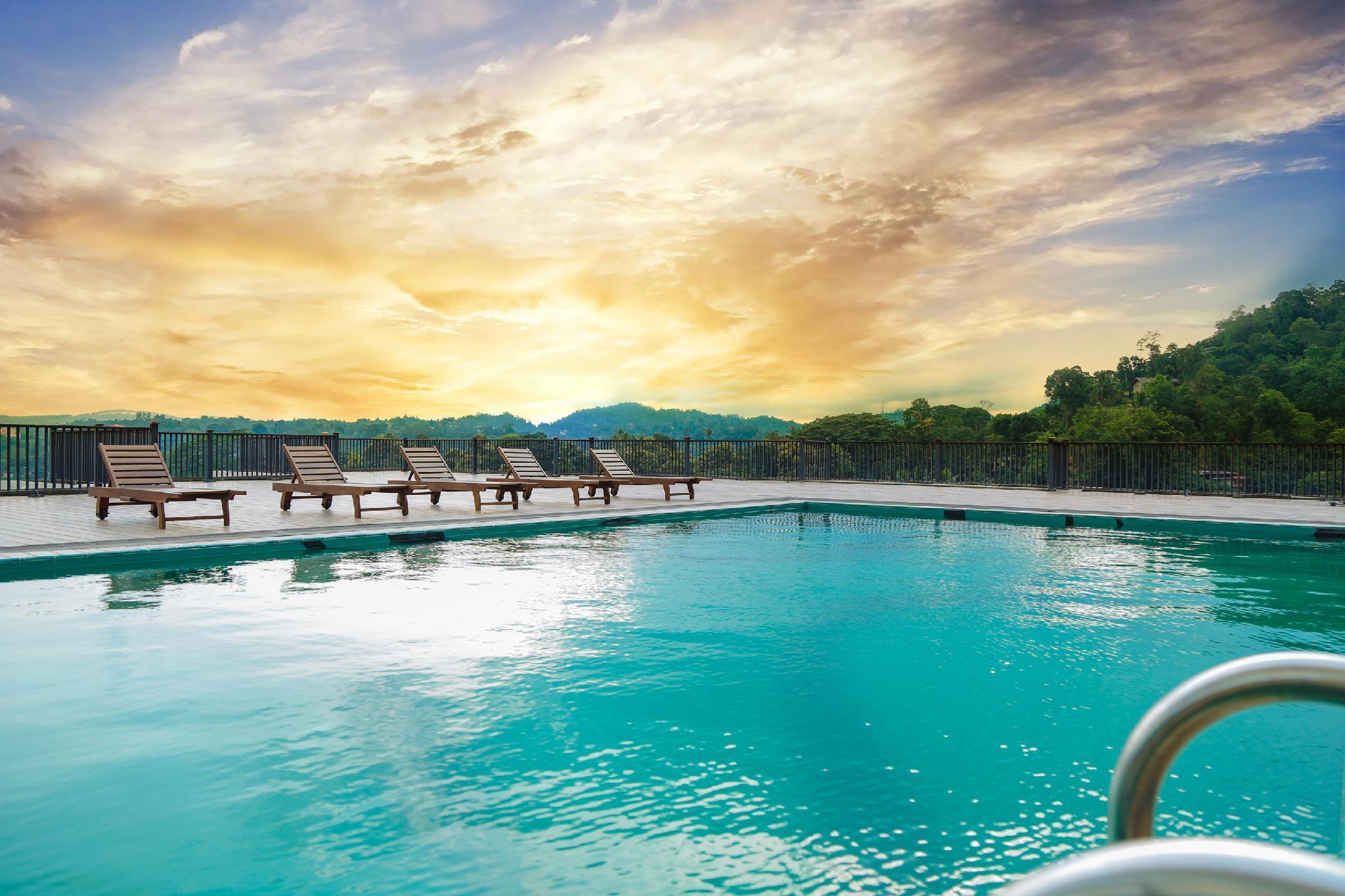 Oak Ray Regency Hotel Kandy Exterior photo