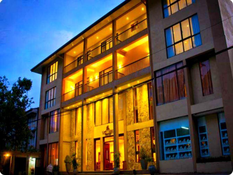 Oak Ray Regency Hotel Kandy Exterior photo