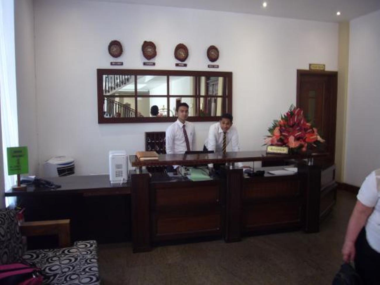 Oak Ray Regency Hotel Kandy Exterior photo