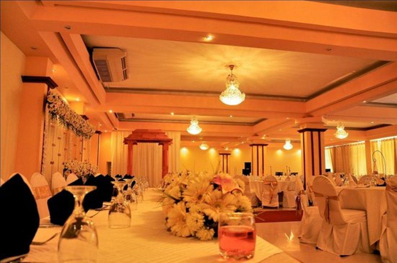 Oak Ray Regency Hotel Kandy Exterior photo