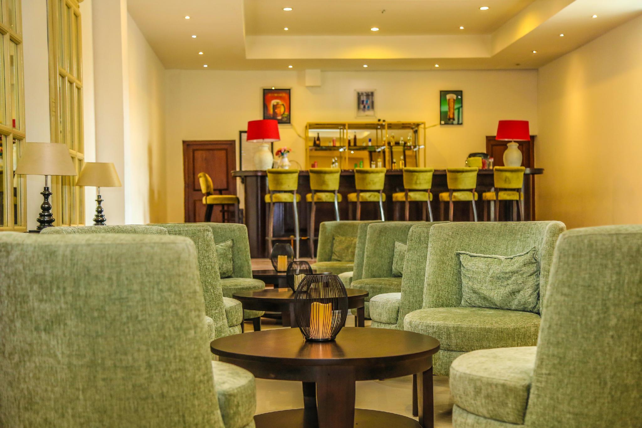 Oak Ray Regency Hotel Kandy Exterior photo