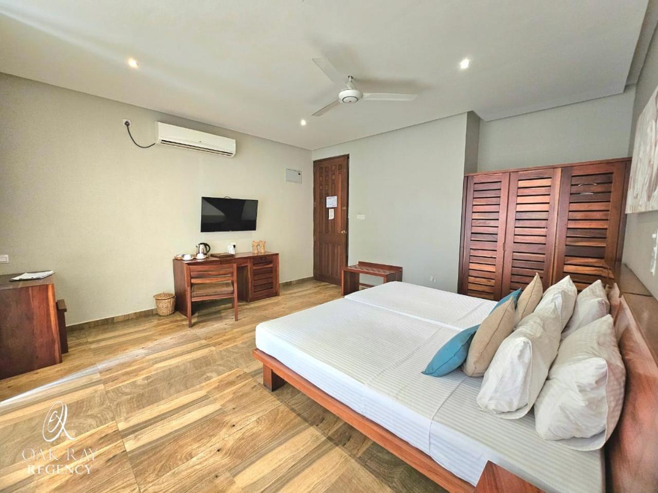 Oak Ray Regency Hotel Kandy Exterior photo