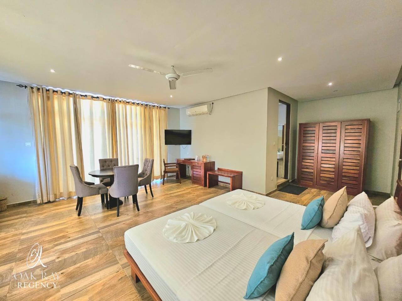 Oak Ray Regency Hotel Kandy Exterior photo