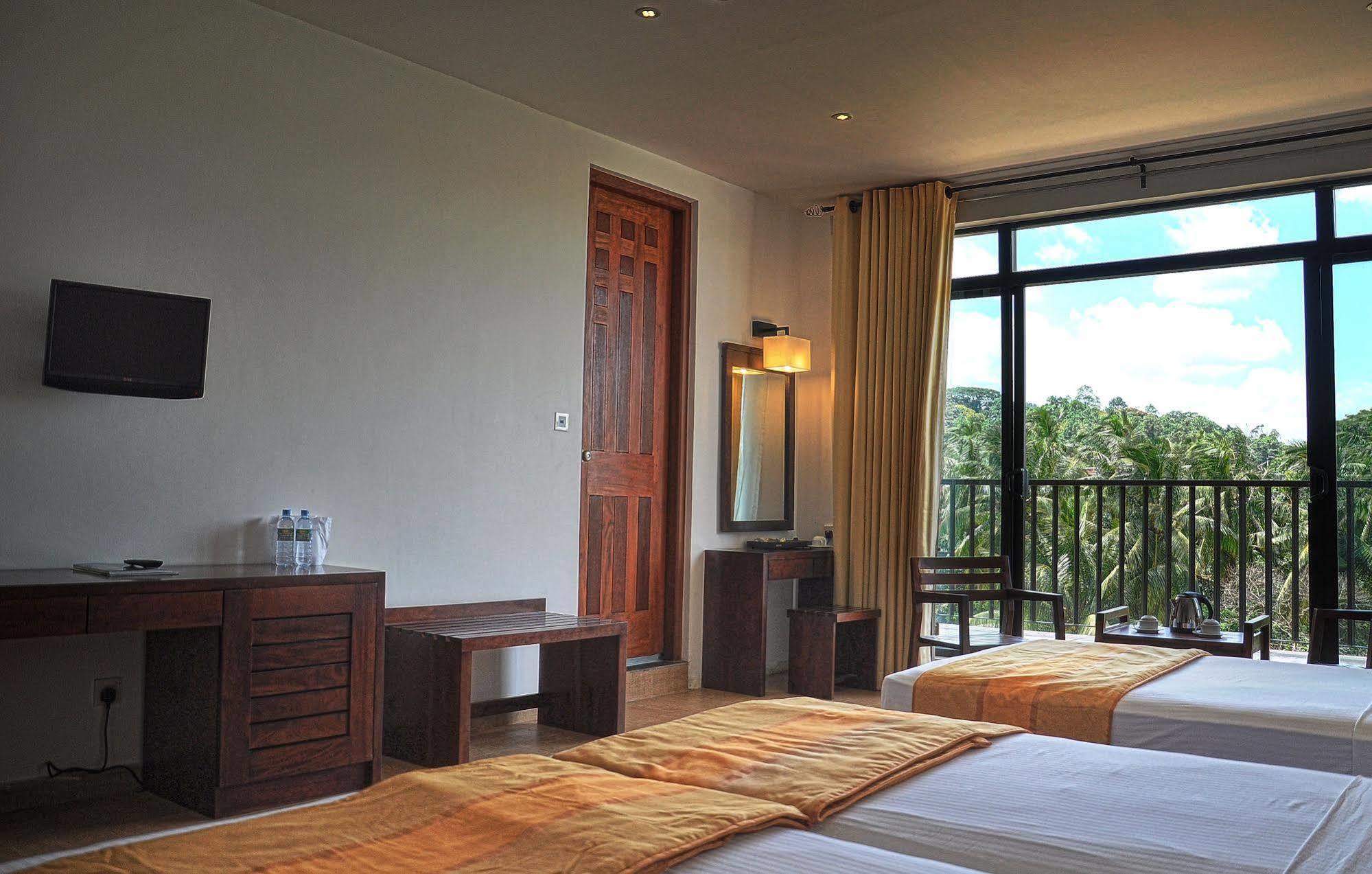 Oak Ray Regency Hotel Kandy Exterior photo