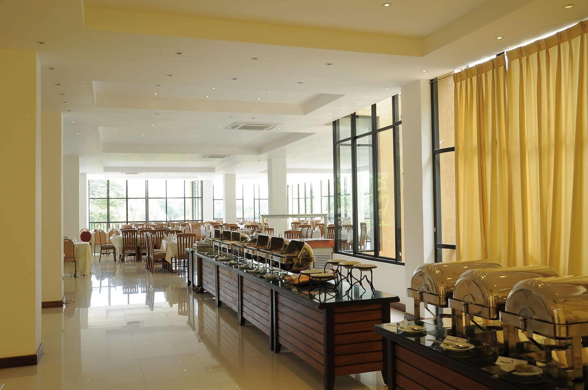 Oak Ray Regency Hotel Kandy Exterior photo