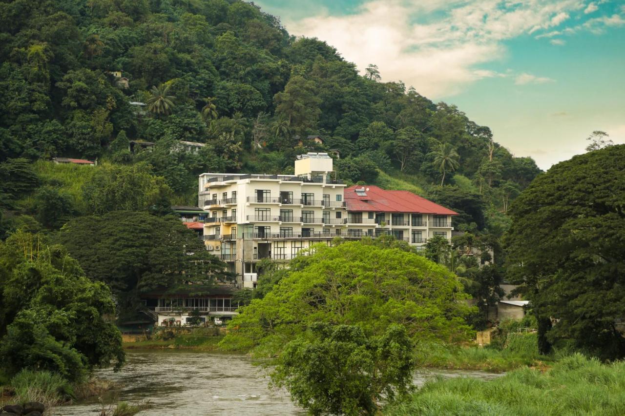 Oak Ray Regency Hotel Kandy Exterior photo