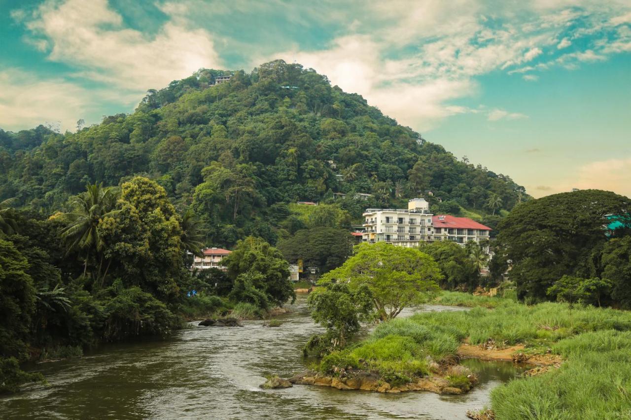 Oak Ray Regency Hotel Kandy Exterior photo