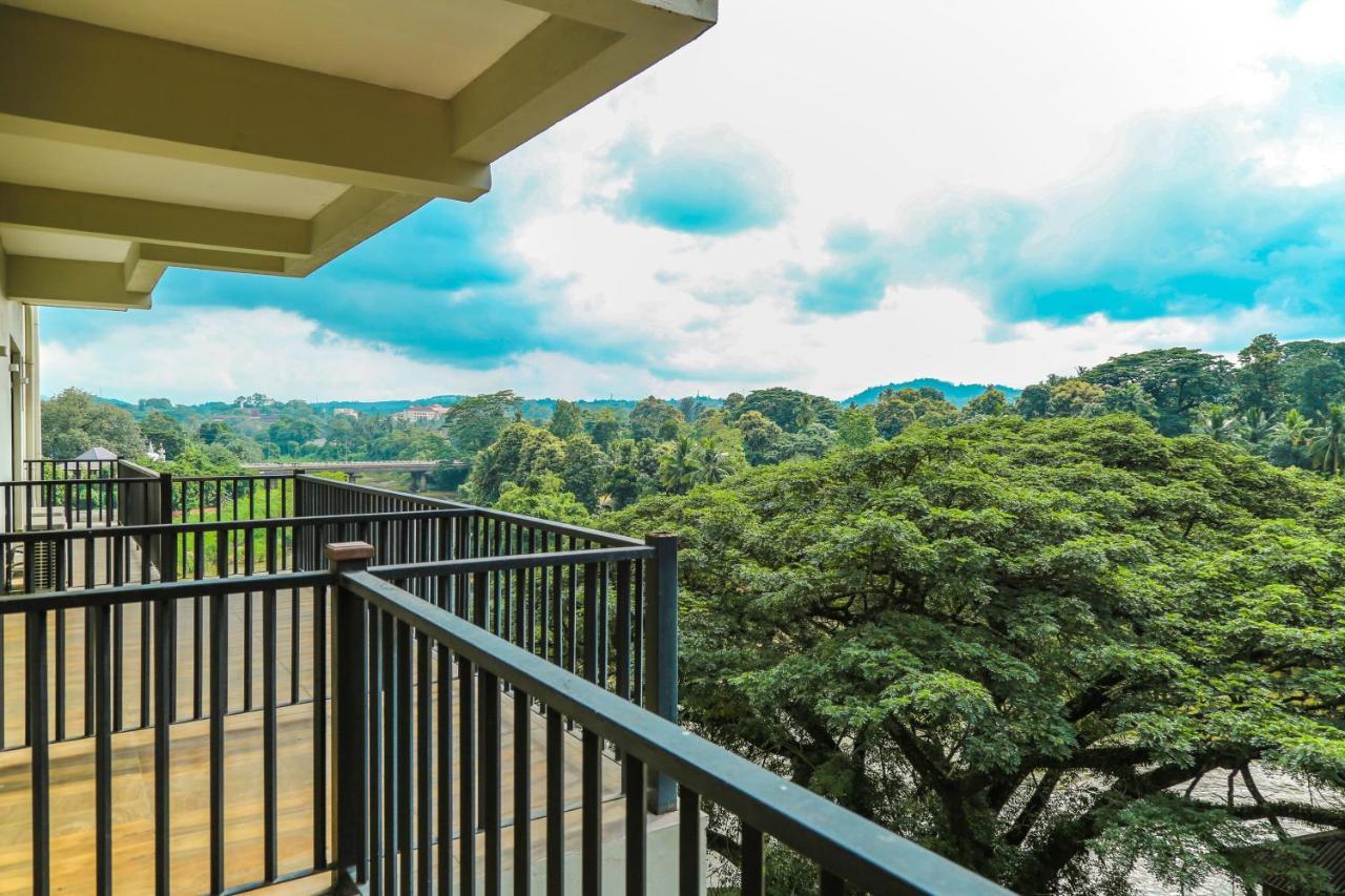 Oak Ray Regency Hotel Kandy Exterior photo